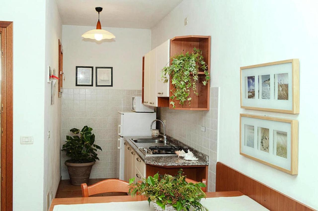 Terraced House In The Ca' Del Pino Holiday Complex With Communal Pool In Bibione Luaran gambar