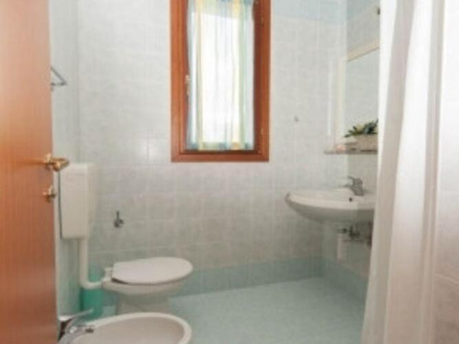 Terraced House In The Ca' Del Pino Holiday Complex With Communal Pool In Bibione Luaran gambar